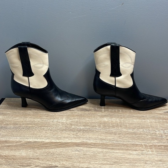 Circus NY by Sam Edelman Yolanda NWOT 2 Tone Black Cream Short Western Boot 8.5 - Picture 6 of 12